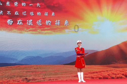《我的大叔》赵又廷、张子枫路透曝光，网友吐槽像父女！